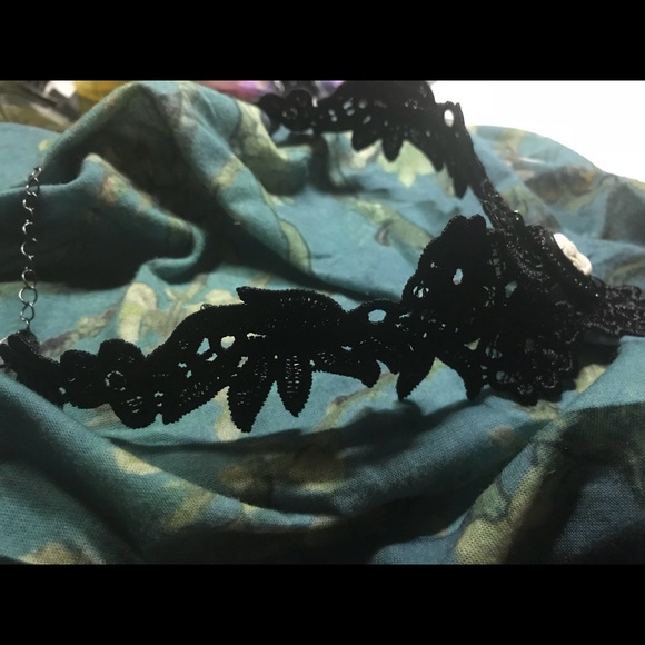 Claire’s Lacey Black Cameo Choker - Picture 4 of 7